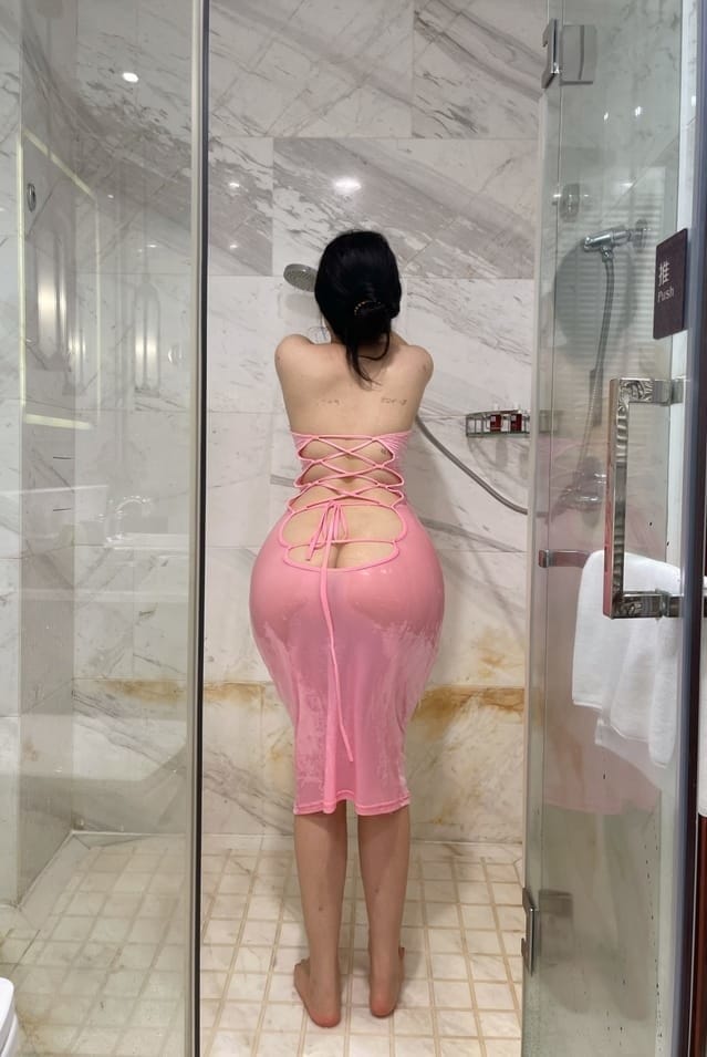 [微密圈]迷人的五姨太 –湿身诱惑 [19P-72M]