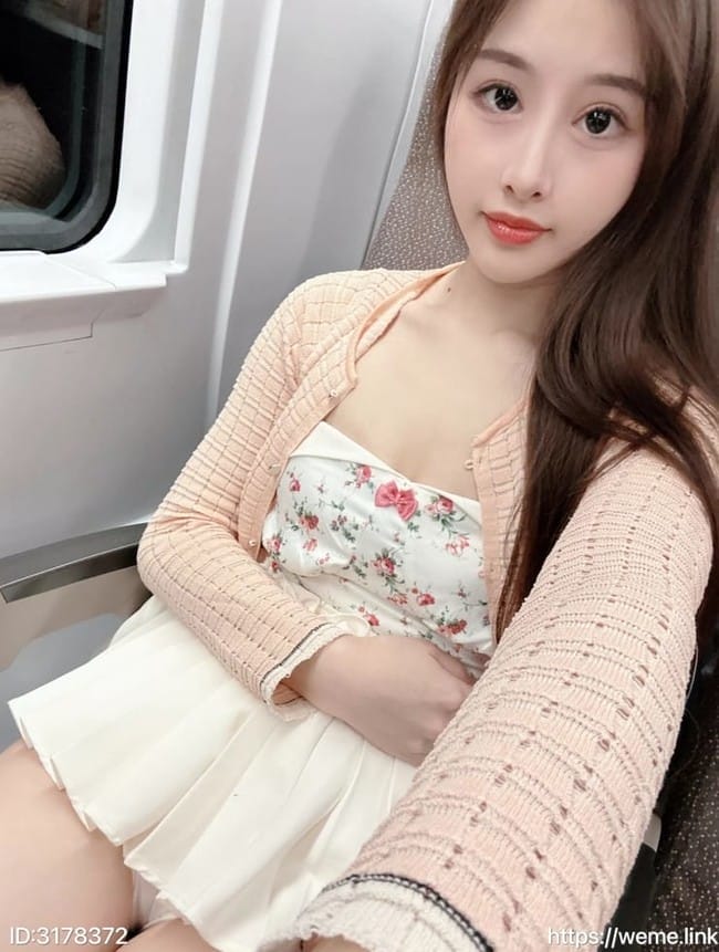 [微密圈]小萌子 –高铁上 [28P-90M]