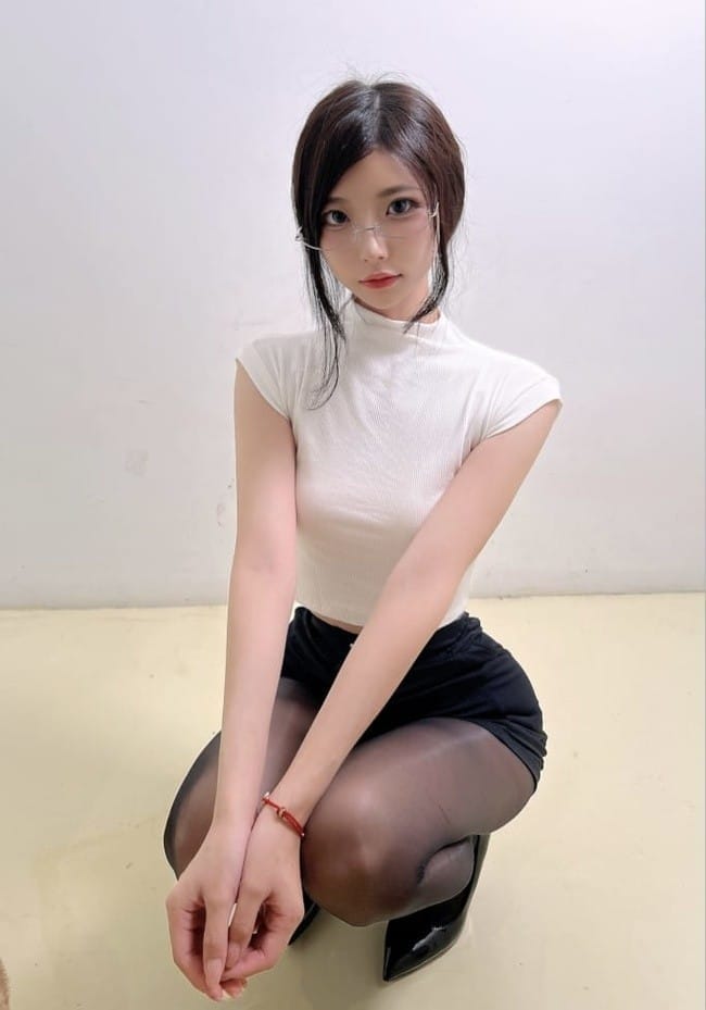 [微密圈]陈妮妮 –诱惑的秘书 [14P-22M]