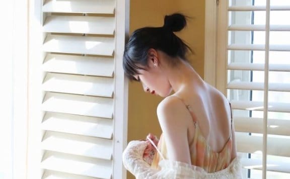 [YALAYI雅拉伊]2022.05.20 NO.934 不是风景 京京[34+1P／381MB]